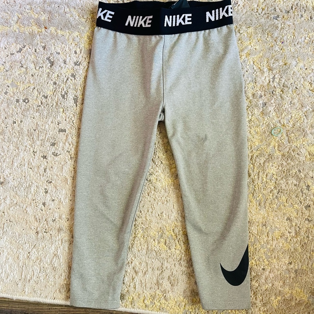 3T gray Nike leggings